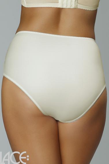 Nessa - Taillenslip - Nessa Mamma 01